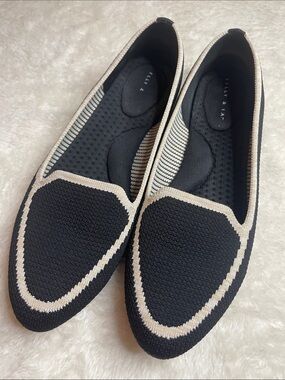 Katie & Kelly Black Knit Pointed Toe Flats with Cream Trim